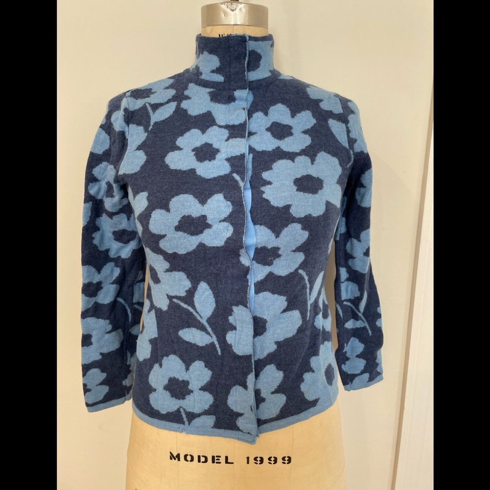 Neve Designs 100% wool Snap Front Turtleneck ski Blue floral sweater Women sz M